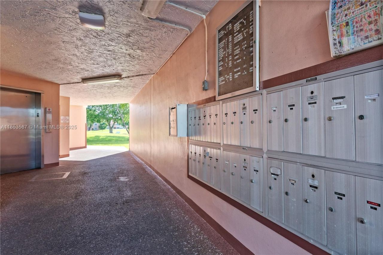 9461 Sunrise Lakes Blvd, Unit 207, Sunrise, FL 33322 Photo