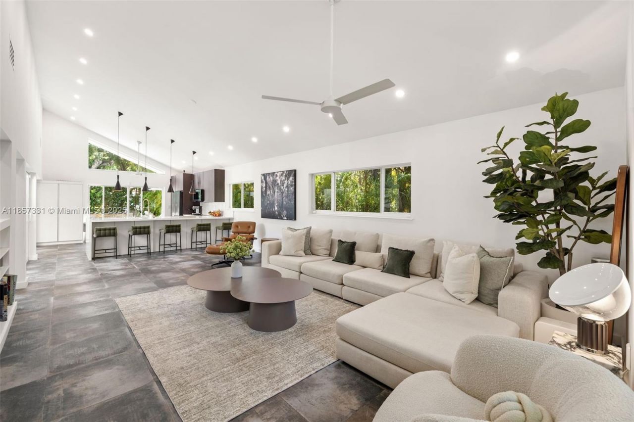 1090 NE 92nd St, Miami Shores, FL 33138 Photo