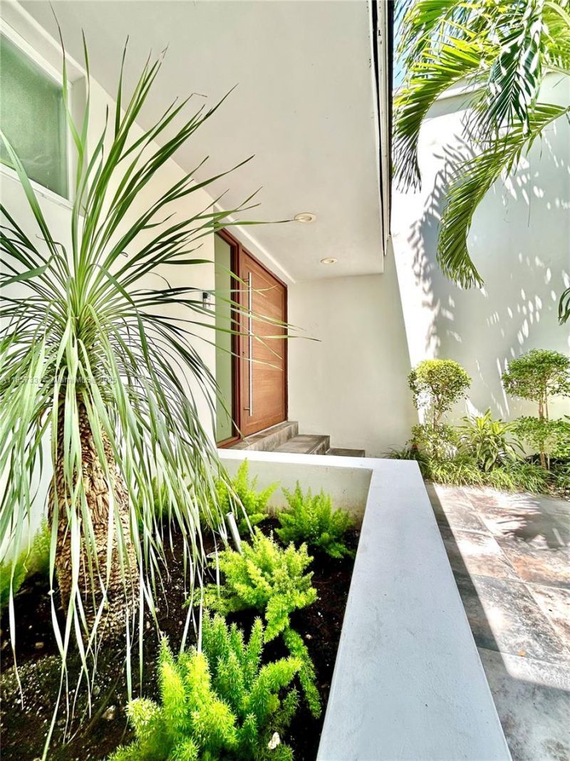 1090 NE 92nd St, Miami Shores, FL 33138 Photo