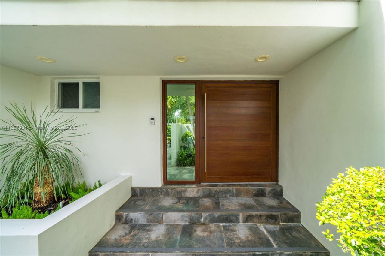 1090 NE 92nd St, Miami Shores, FL 33138 Photo