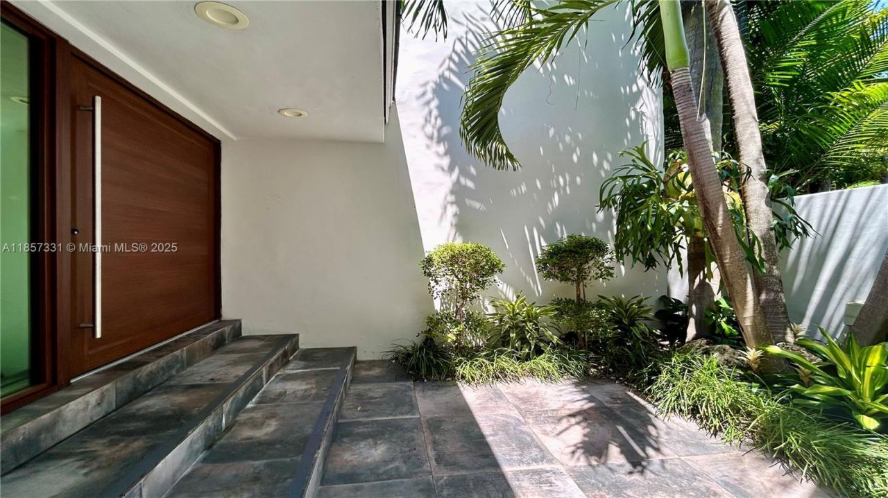 1090 NE 92nd St, Miami Shores, FL 33138 Photo