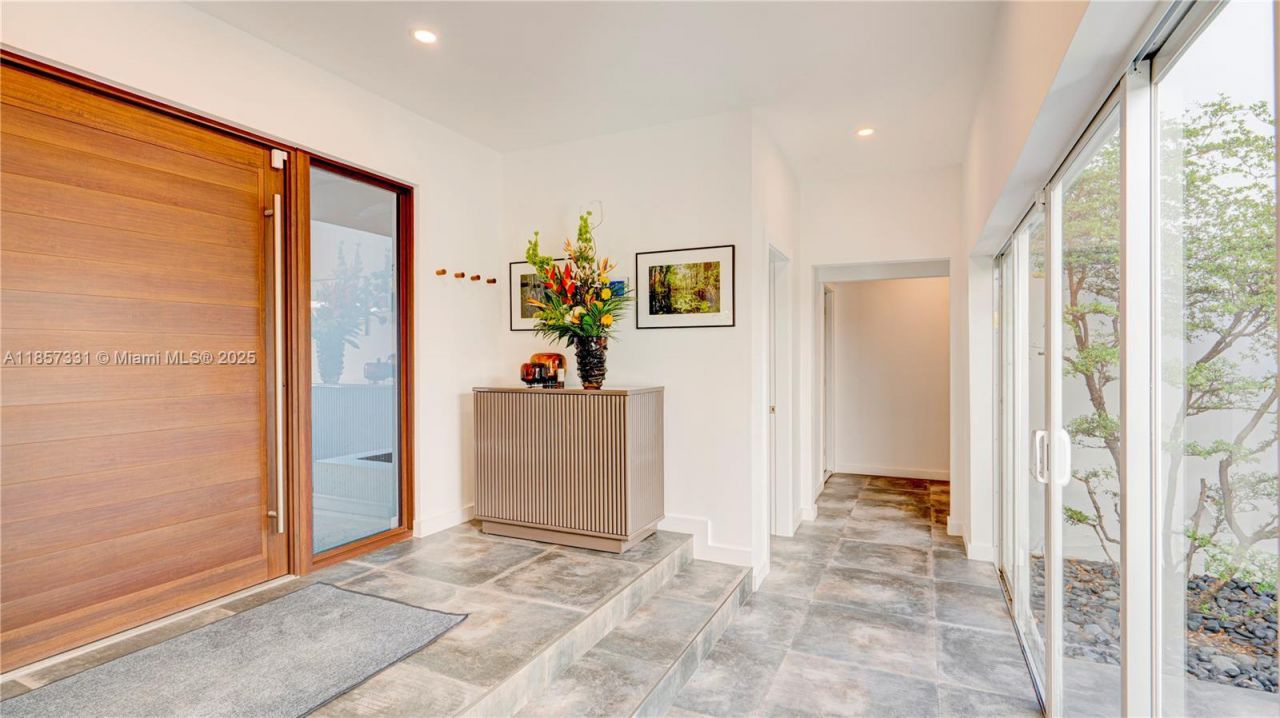 1090 NE 92nd St, Miami Shores, FL 33138 Photo