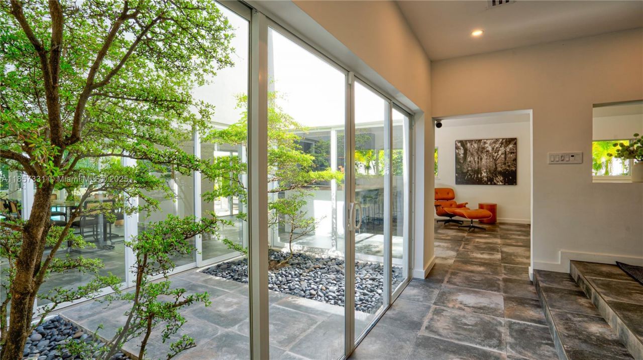 1090 NE 92nd St, Miami Shores, FL 33138 Photo