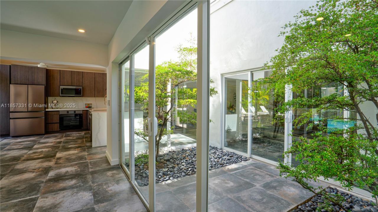 1090 NE 92nd St, Miami Shores, FL 33138 Photo