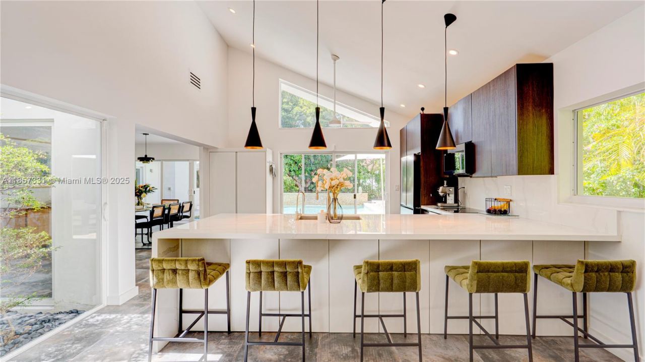 1090 NE 92nd St, Miami Shores, FL 33138 Photo