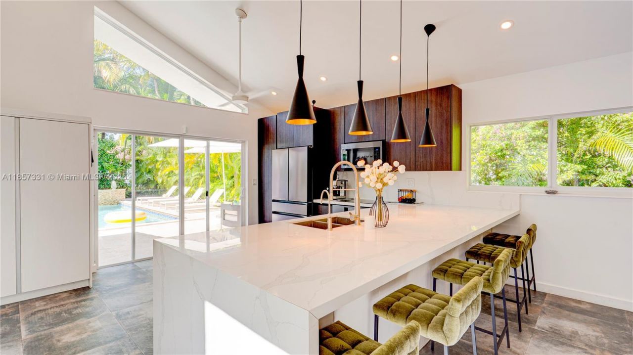 1090 NE 92nd St, Miami Shores, FL 33138 Photo