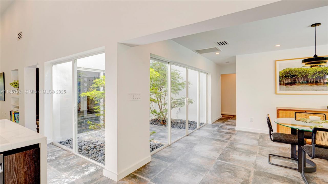 1090 NE 92nd St, Miami Shores, FL 33138 Photo