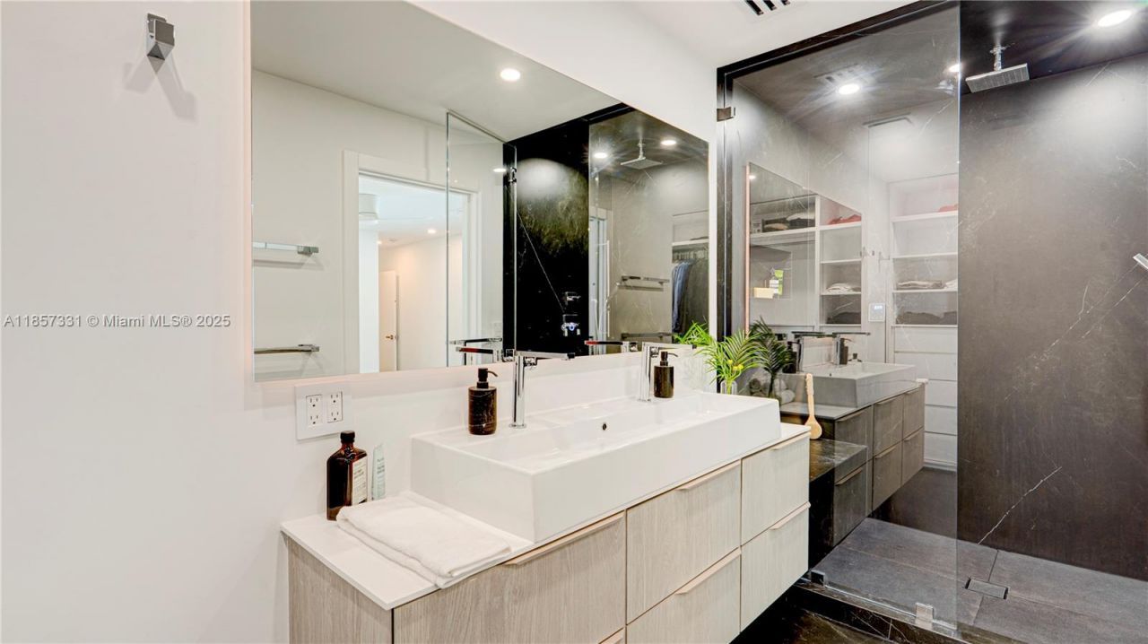 1090 NE 92nd St, Miami Shores, FL 33138 Photo