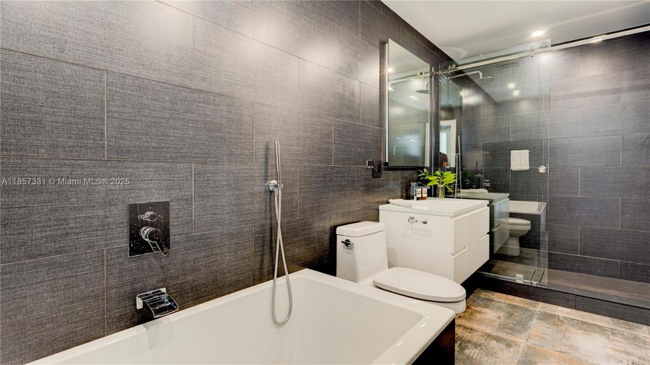 1090 NE 92nd St, Miami Shores, FL 33138 Photo