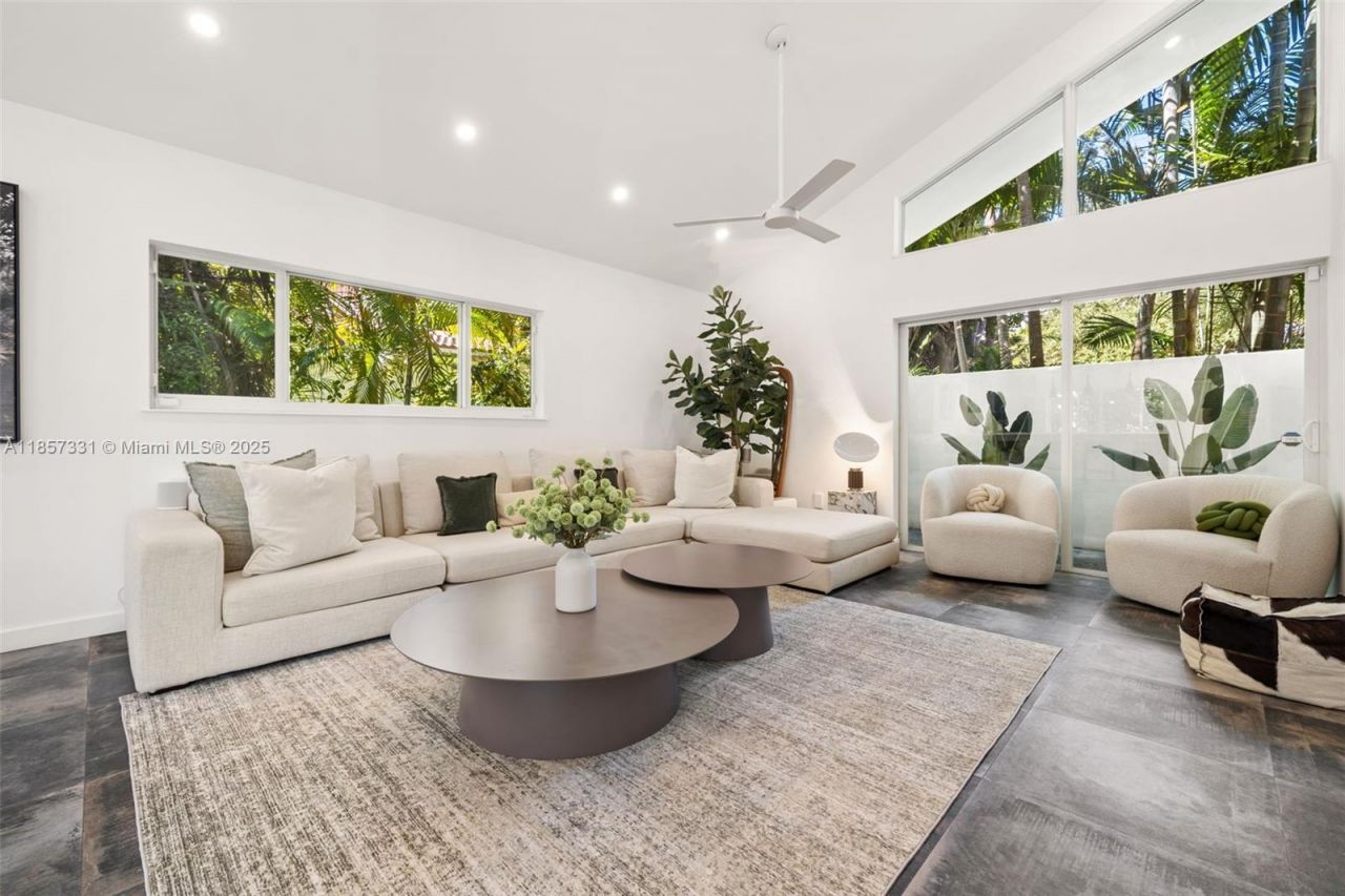 1090 NE 92nd St, Miami Shores, FL 33138 Photo