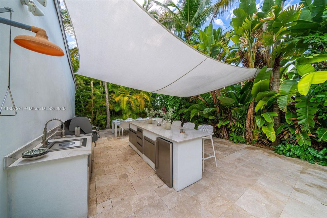 1090 NE 92nd St, Miami Shores, FL 33138 Photo