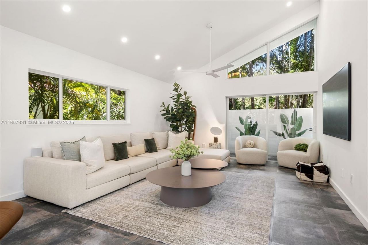 1090 NE 92nd St, Miami Shores, FL 33138 Photo