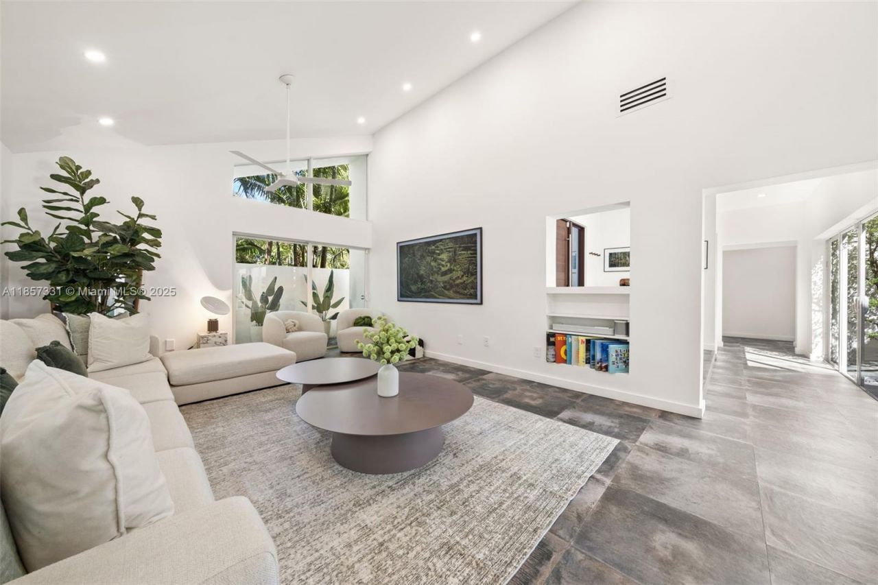 1090 NE 92nd St, Miami Shores, FL 33138 Photo