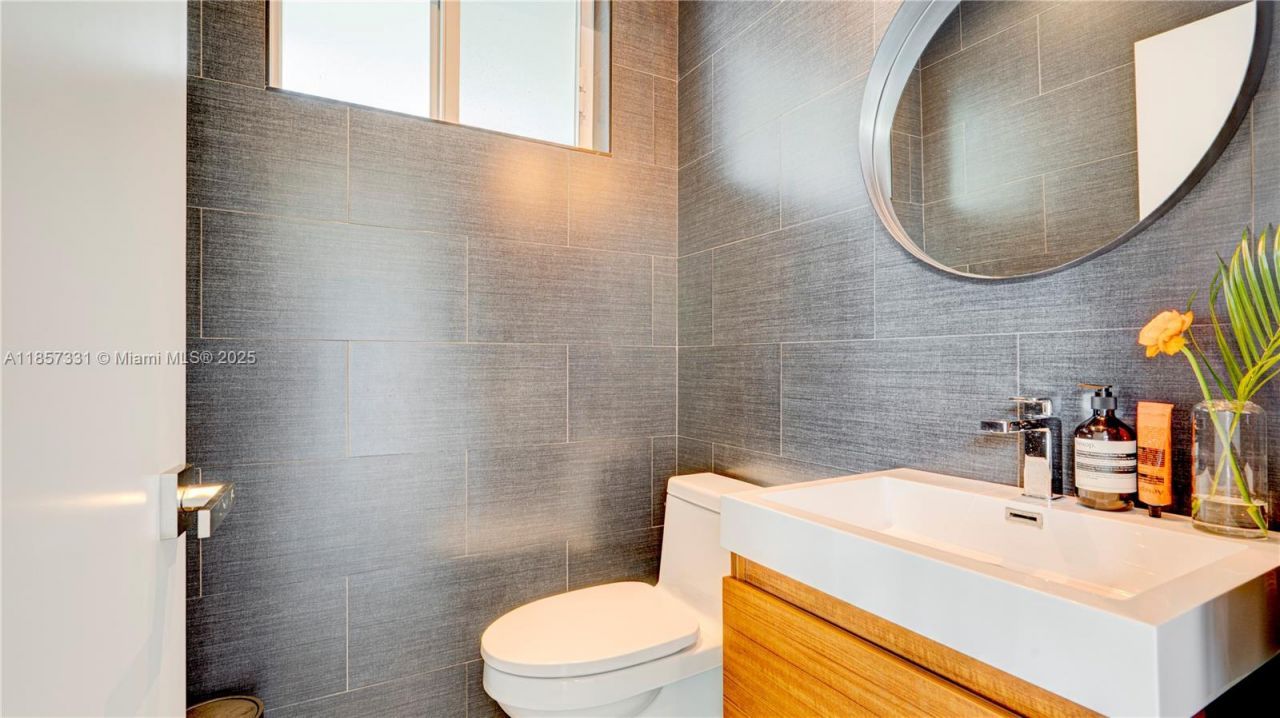 1090 NE 92nd St, Miami Shores, FL 33138 Photo