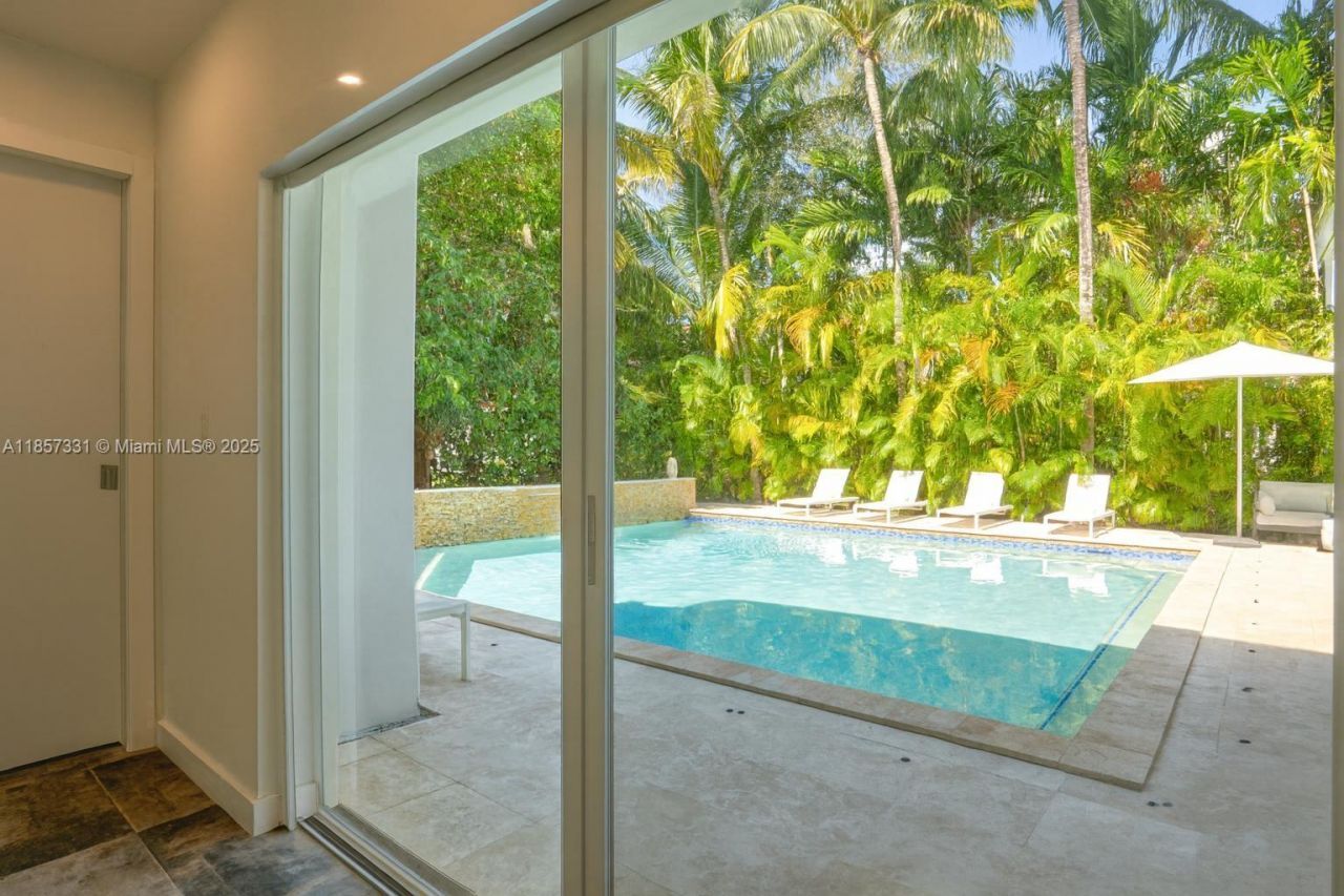 1090 NE 92nd St, Miami Shores, FL 33138 Photo