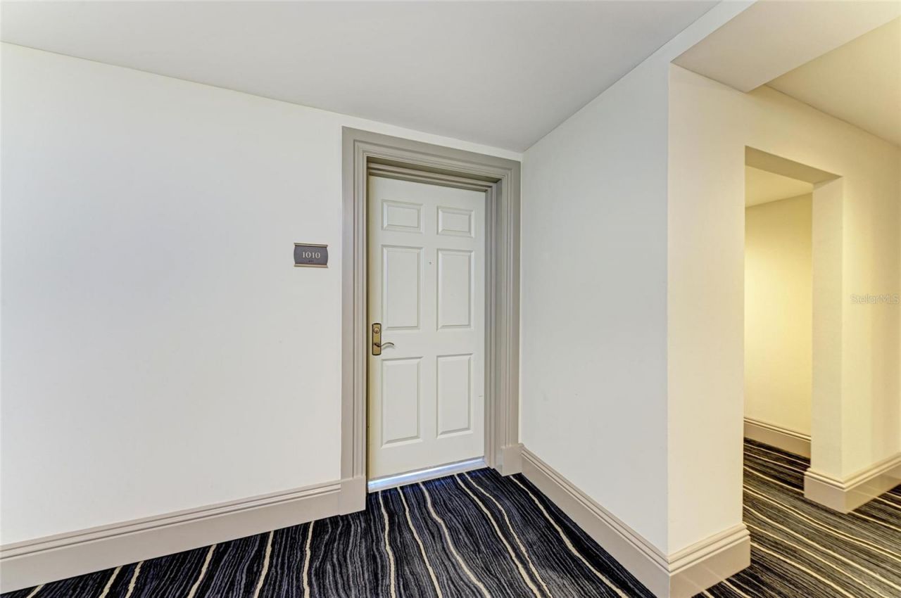 800 N Tamiami Trl, Unit 1010, Sarasota, FL 34236 Photo