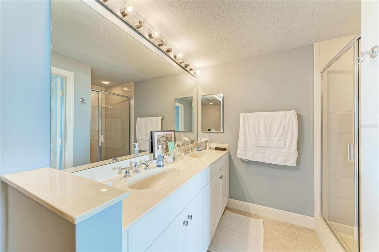 800 N Tamiami Trl, Unit 1010, Sarasota, FL 34236 Photo