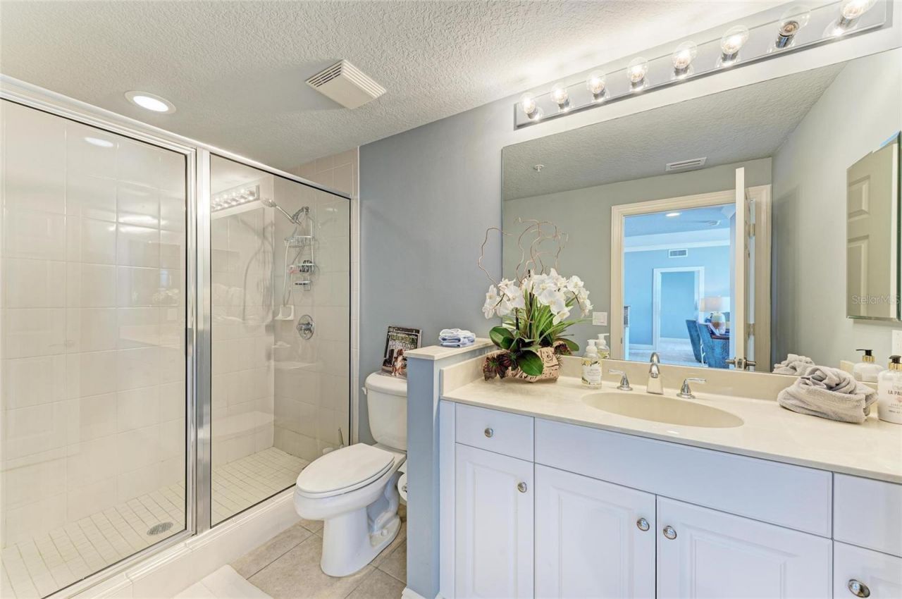 800 N Tamiami Trl, Unit 1010, Sarasota, FL 34236 Photo