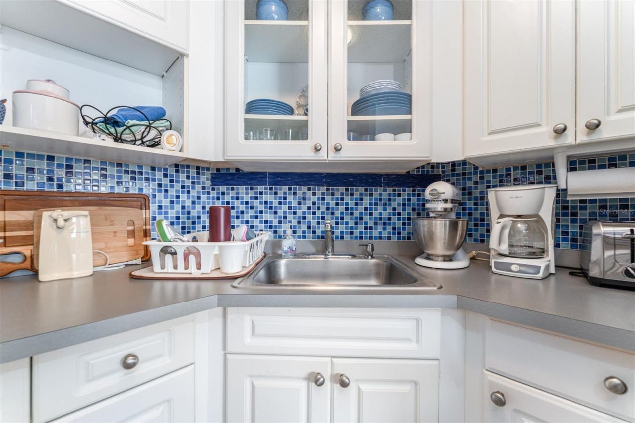 3315 58th Avenue S, Unit 512, Saint Petersburg, FL 33712 Photo