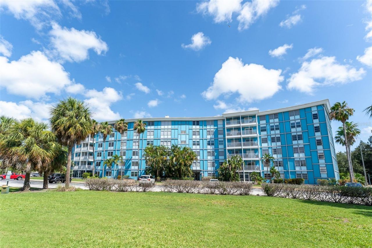 3315 58th Avenue S, Unit 512, Saint Petersburg, FL 33712 Photo