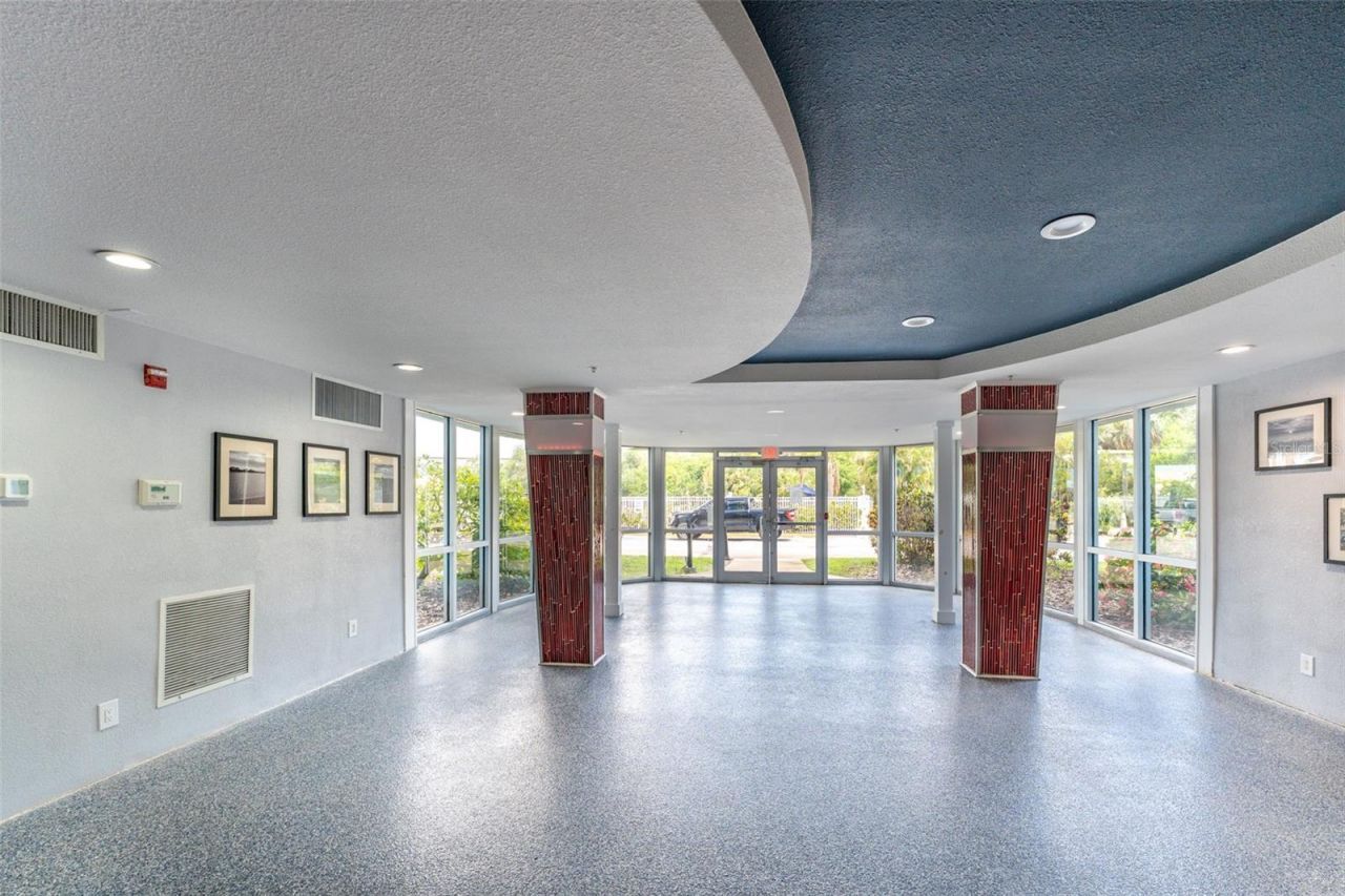 3315 58th Avenue S, Unit 512, Saint Petersburg, FL 33712 Photo