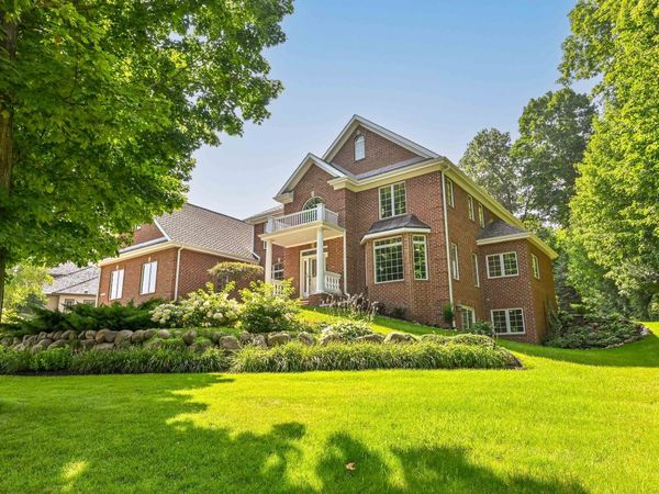 S76W25745 Prairieside Dr, Vernon, WI 53189