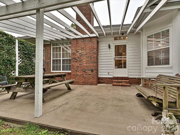 5607 Oak Drive, Charlotte, NC 28216
