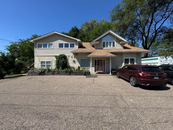 1961 Rice Street, Roseville, MN 55113