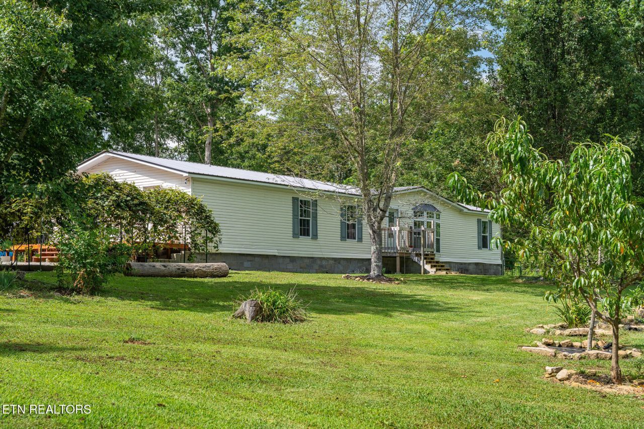 443 Mohawk Drive, Crossville, TN 38572 Main Photo
