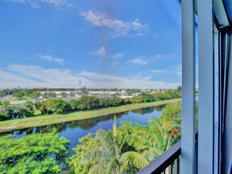 2200 S Cypress Bend Drive, Unit 601, Pompano Beach, FL 33069 Photo