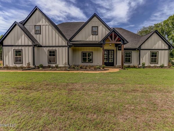 9094 Treadway Creek Drive, Hernando, MS 38632