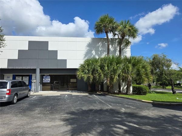 5377 N Hiatus Rd, Sunrise, FL 33351