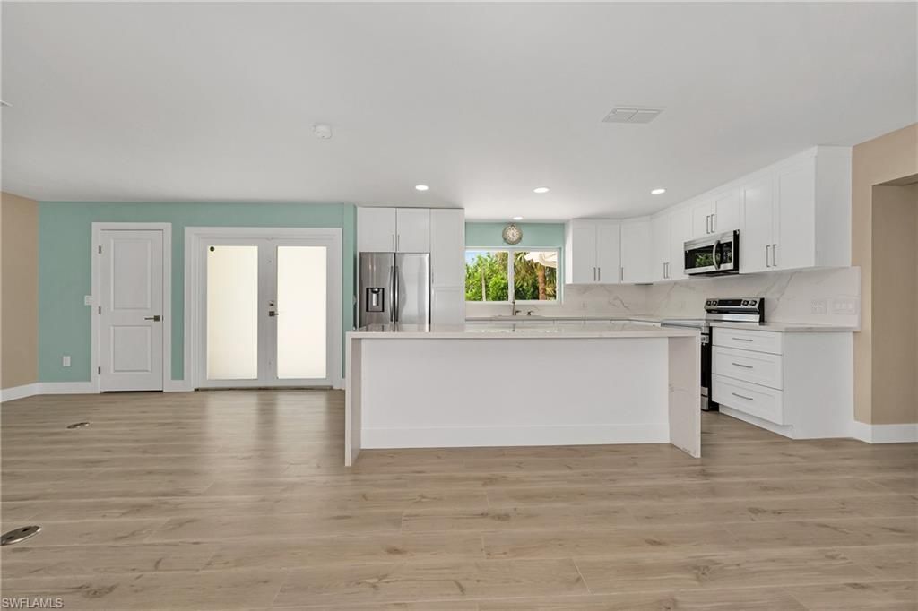 5885 Pine Tree Dr, Sanibel, FL 33957 Photo