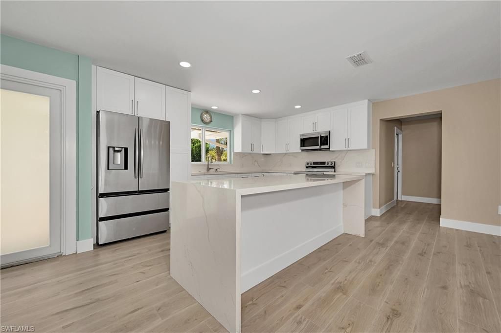 5885 Pine Tree Dr, Sanibel, FL 33957 Photo