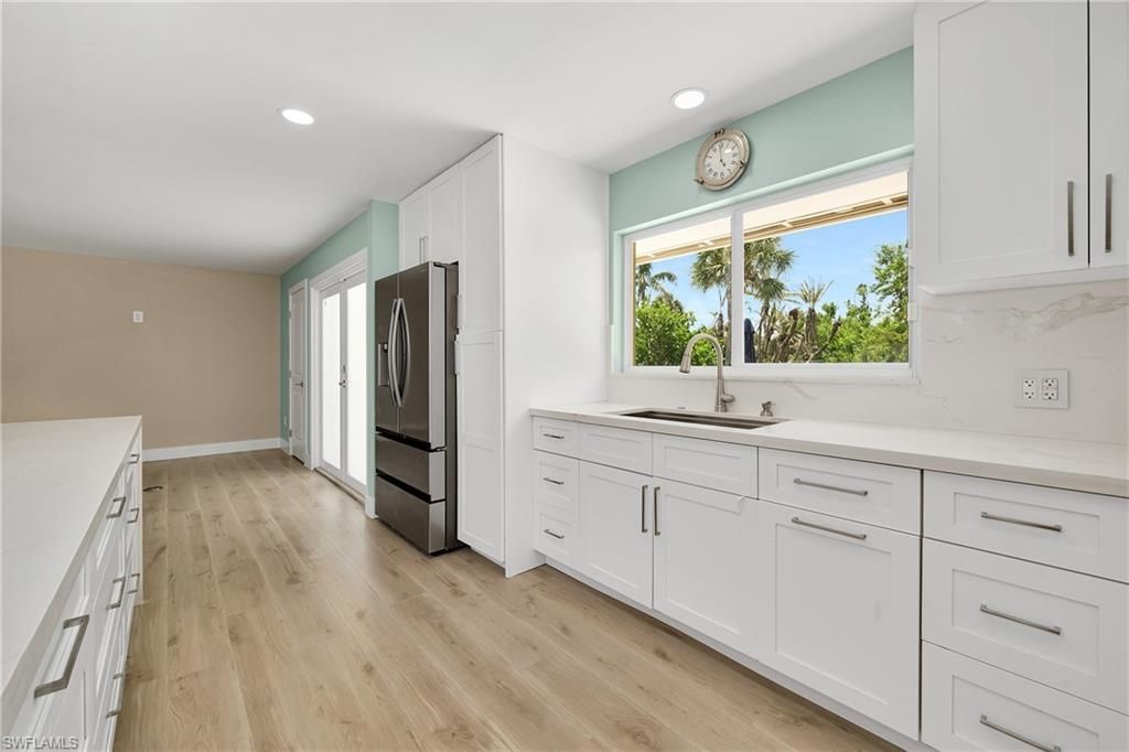 5885 Pine Tree Dr, Sanibel, FL 33957 Photo