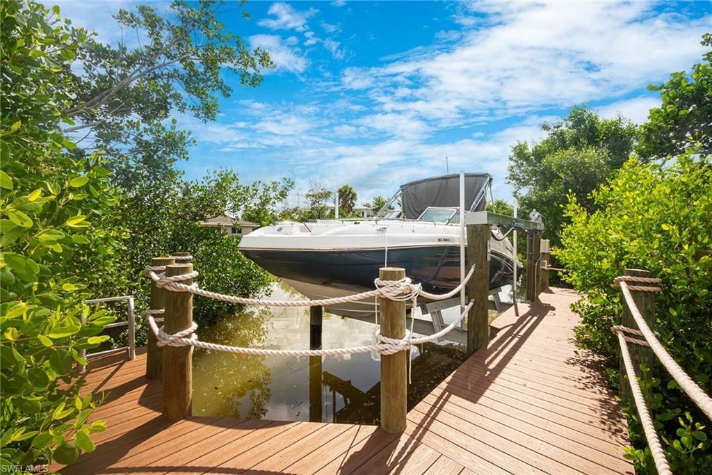 5885 Pine Tree Dr, Sanibel, FL 33957 Photo