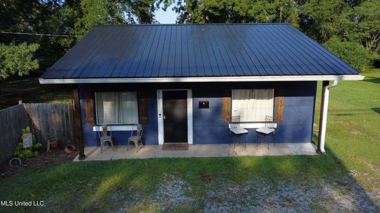 215 N Jackson Avenue, Quitman, MS 39355 Main Photo