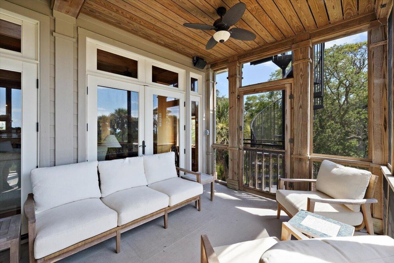 311 Pelican Flight Drive Photo 16