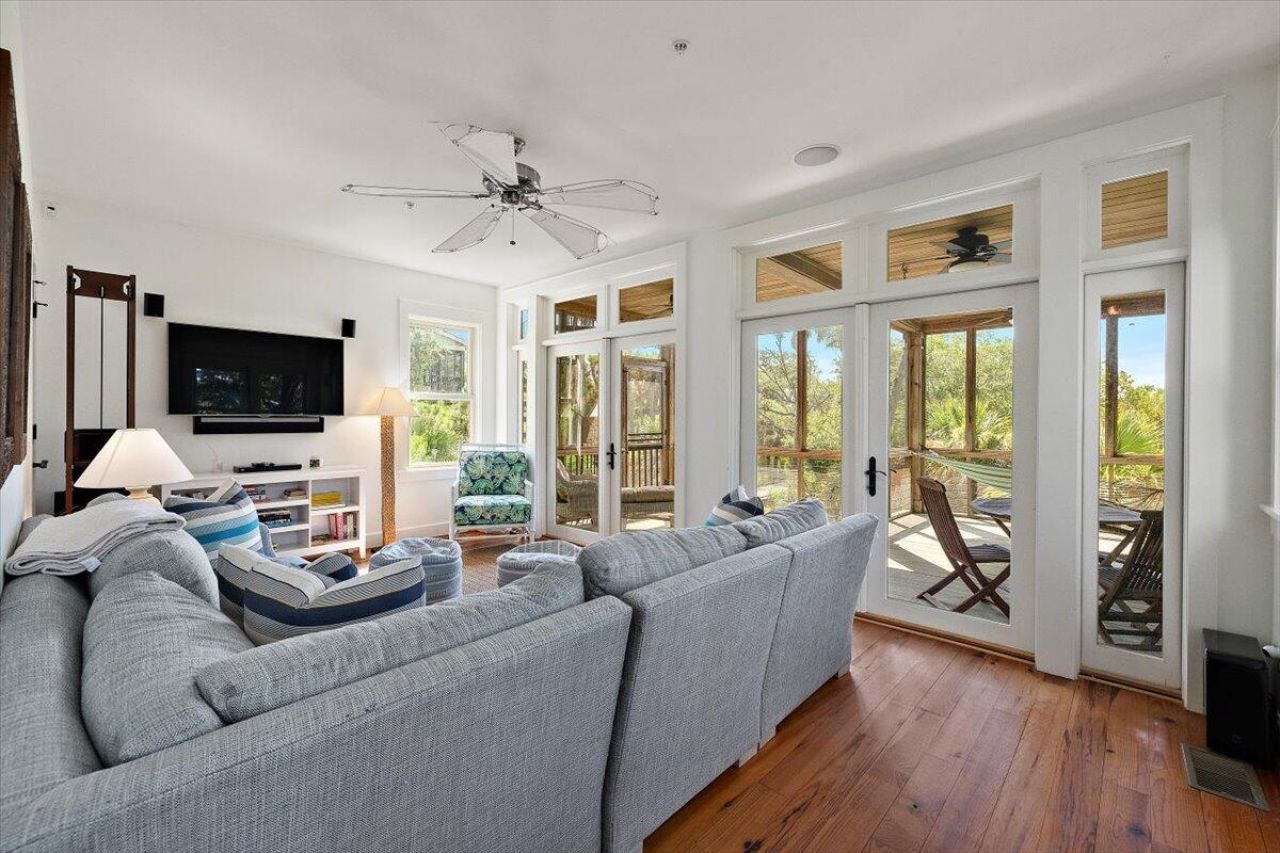 311 Pelican Flight Drive Photo 29