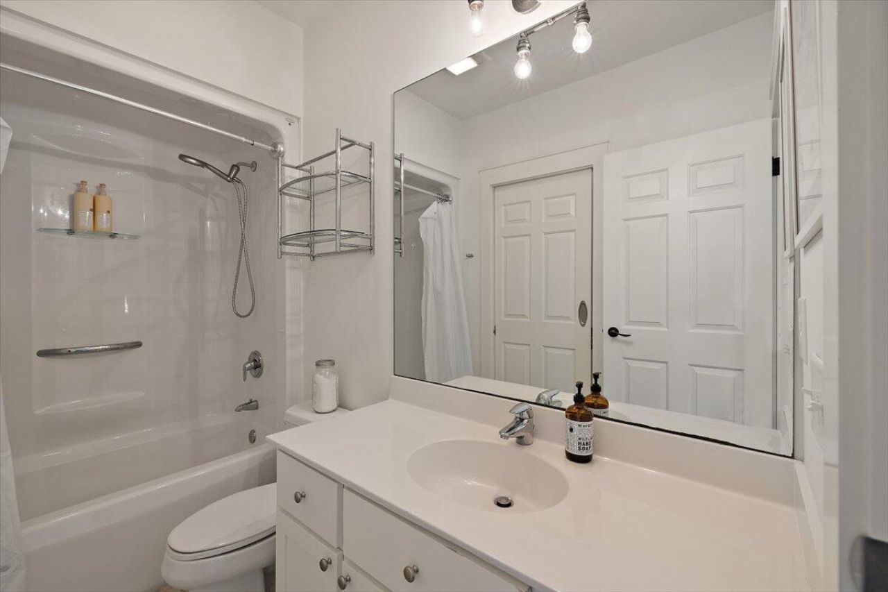 311 Pelican Flight Drive Photo 34