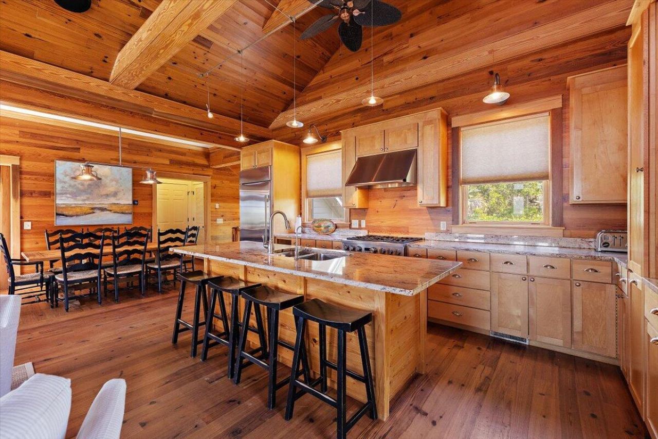 311 Pelican Flight Drive Photo 5