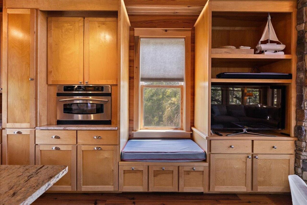 311 Pelican Flight Drive Photo 6