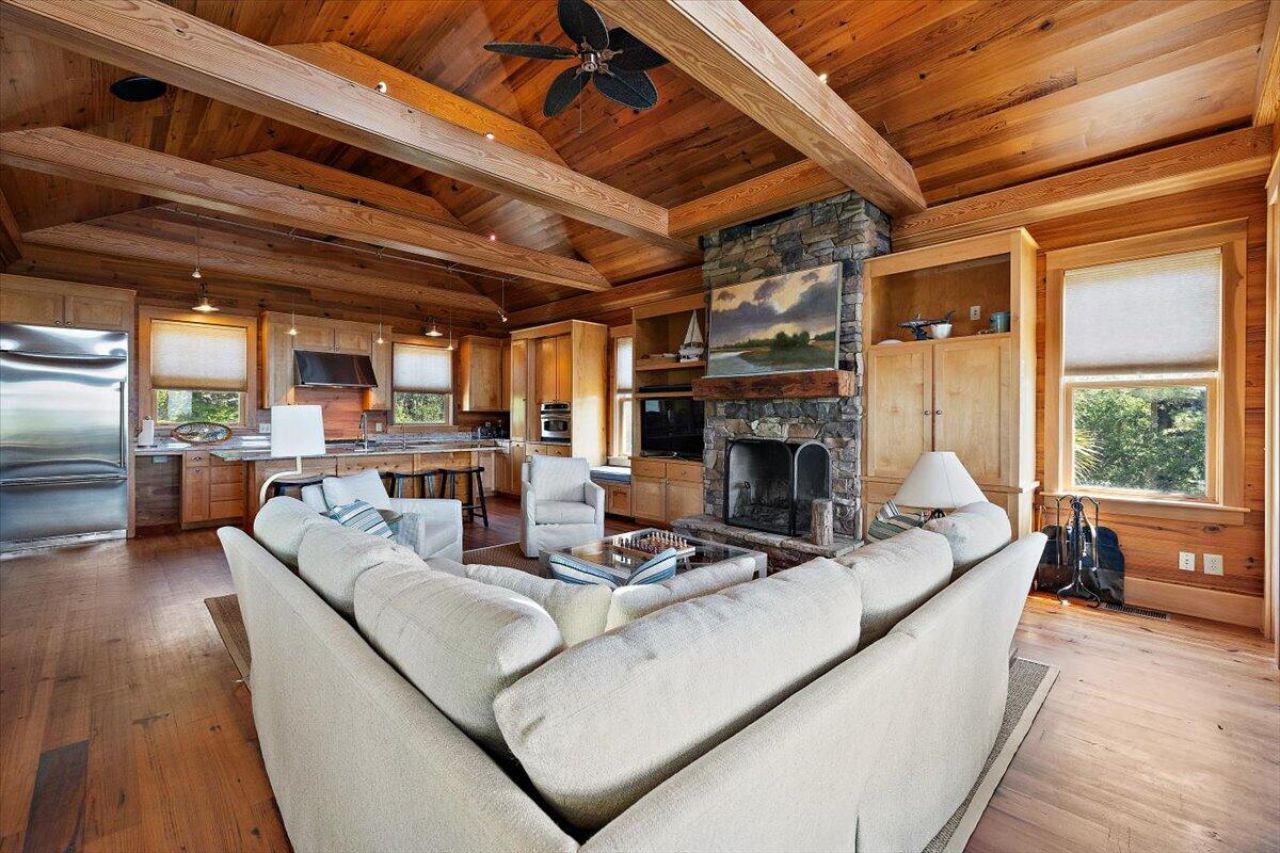 311 Pelican Flight Drive Photo 8