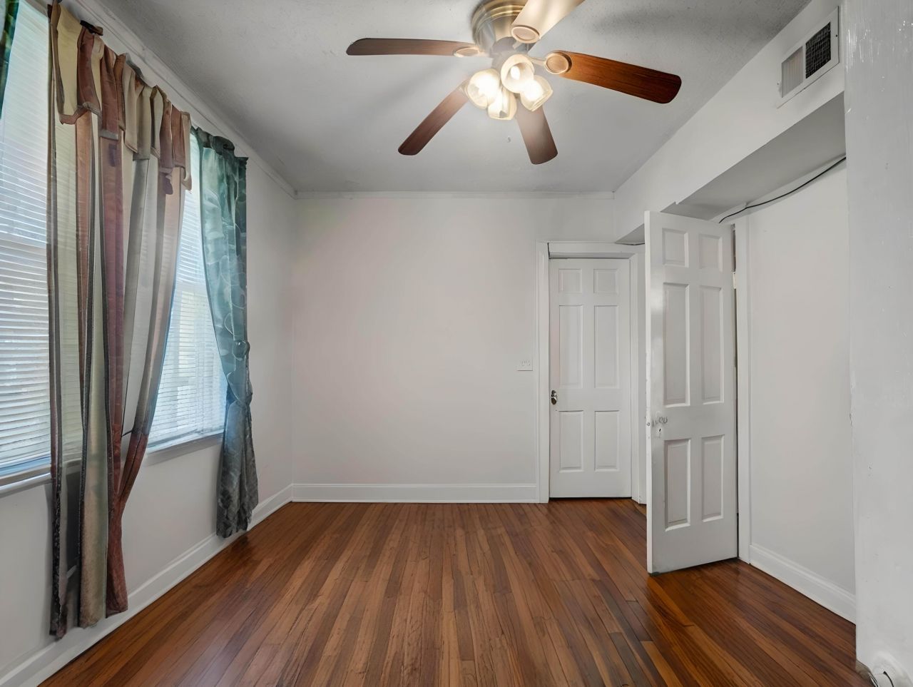 4 Poplar Street Photo 12