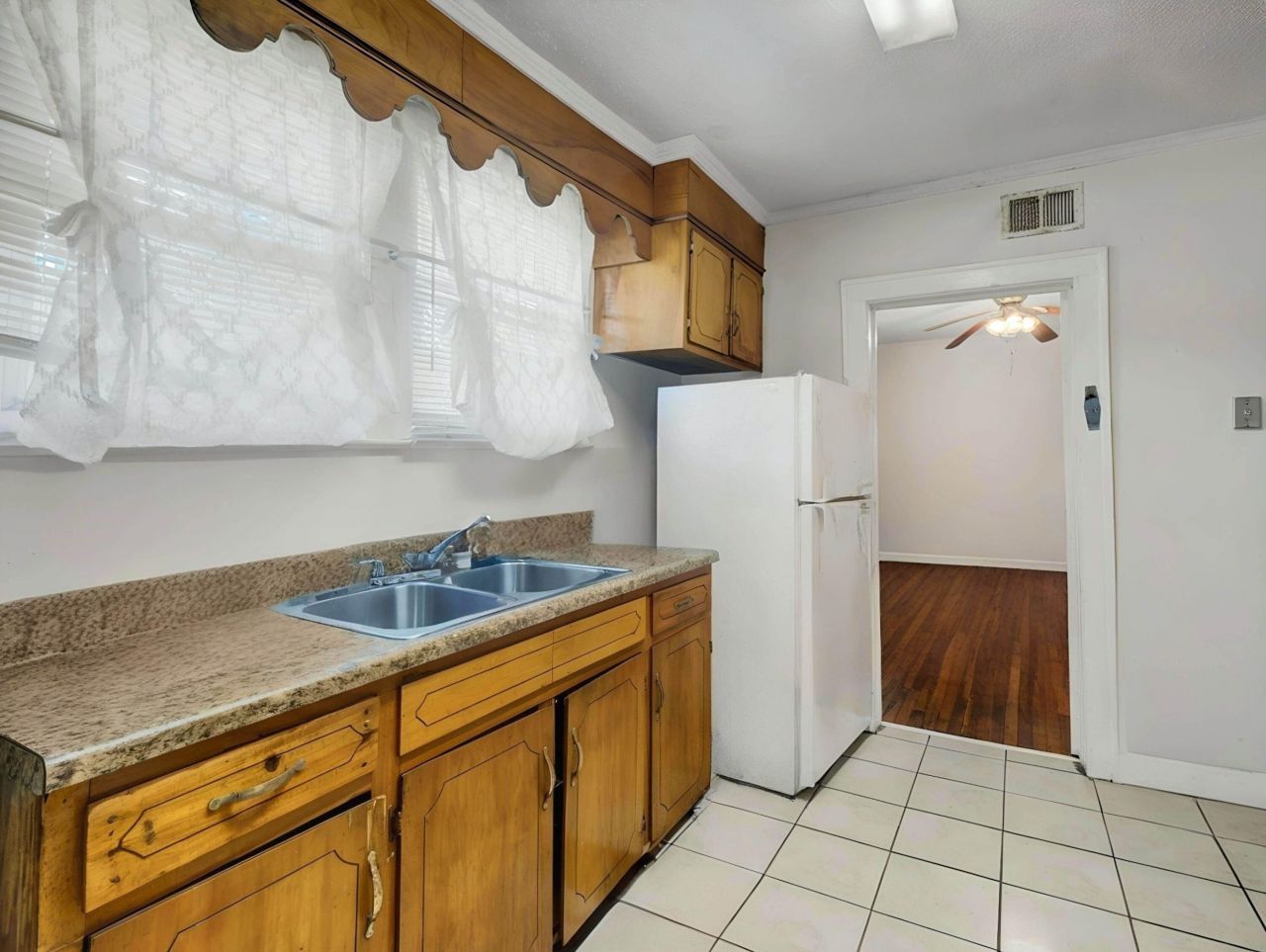 4 Poplar Street Photo 8