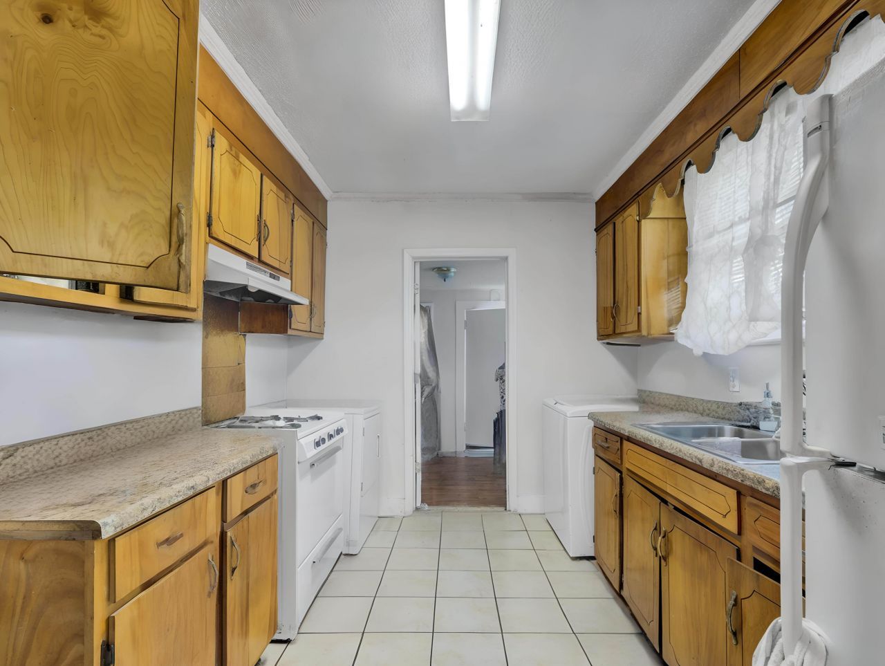 4 Poplar Street Photo 9