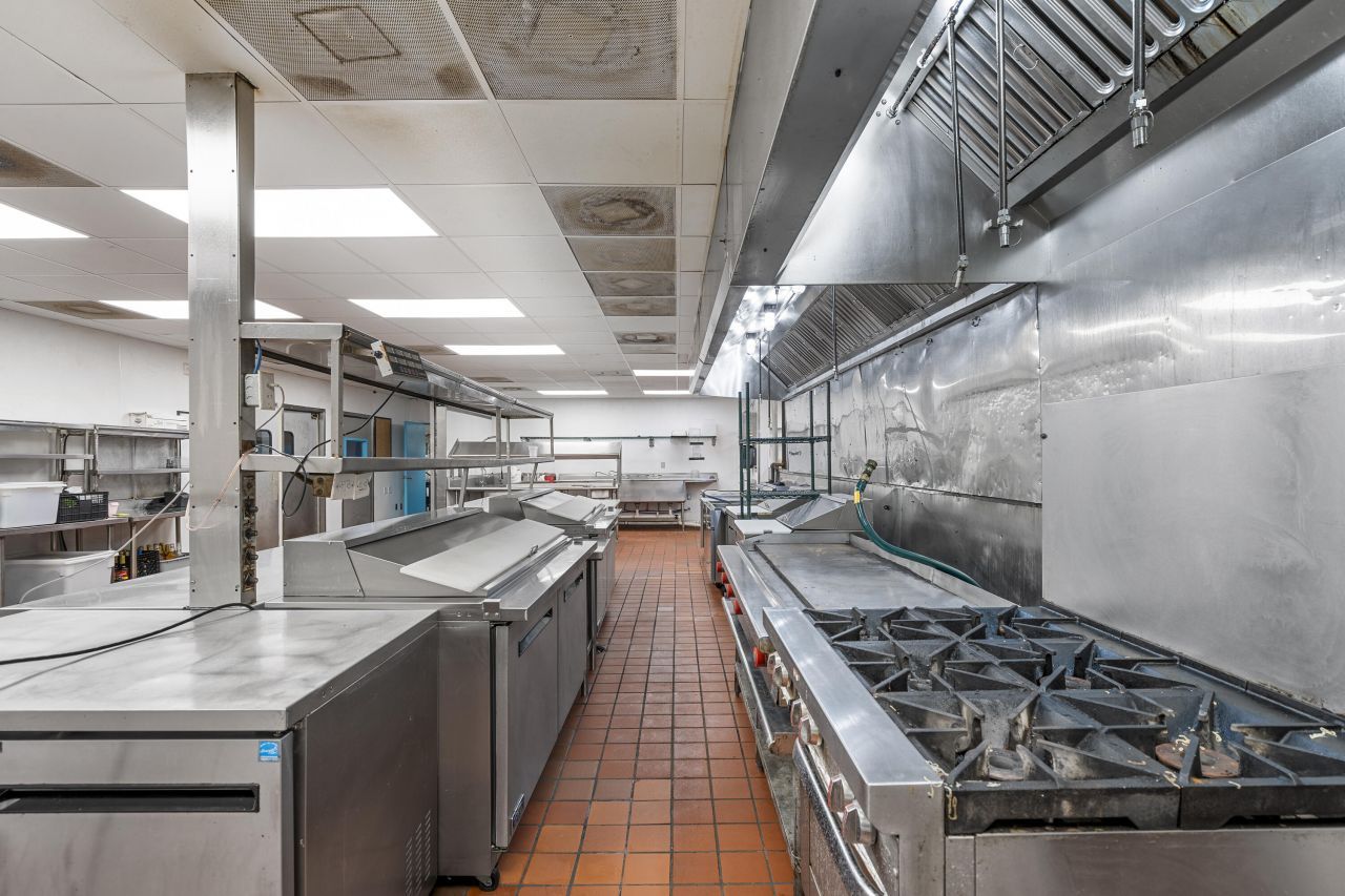 341 Johnnie Dodds Blvd Boulevard Photo 4