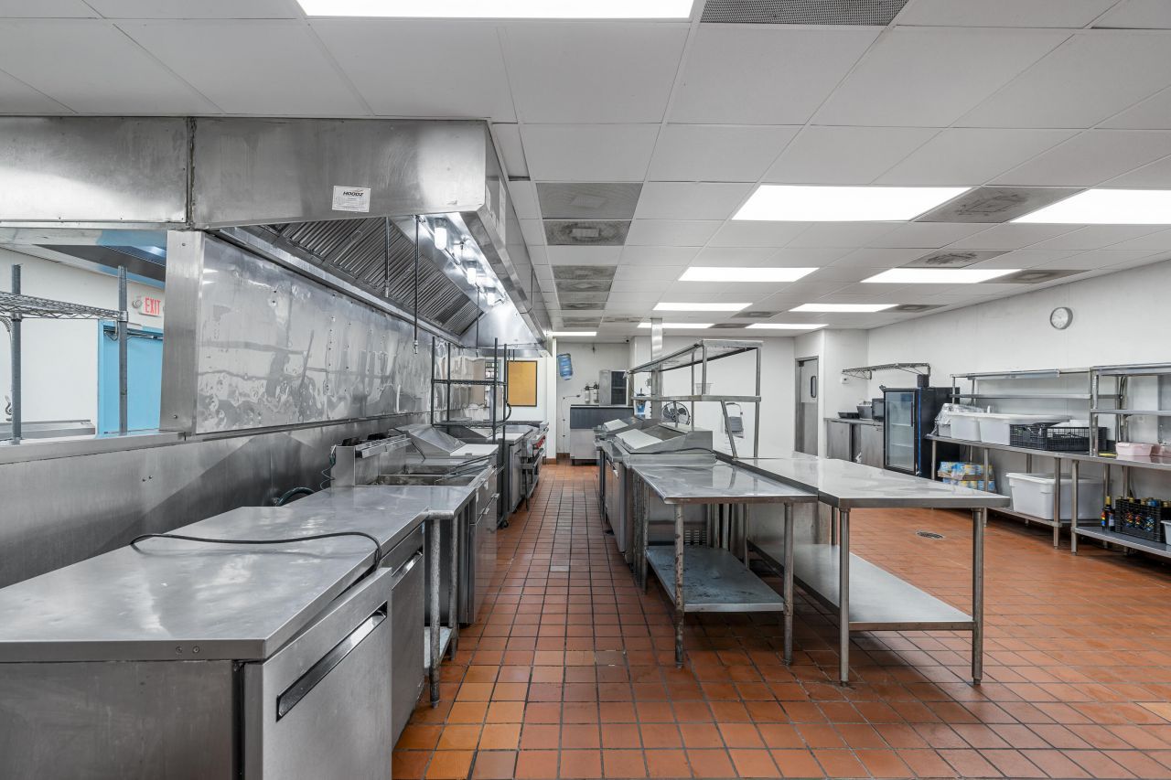 341 Johnnie Dodds Blvd Boulevard Photo 5