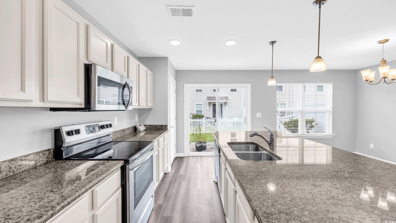 1125 Fairway Ln. Photo 10