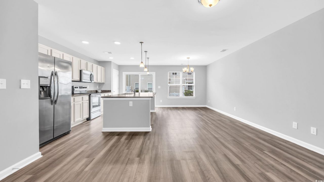 1125 Fairway Ln. Photo 6